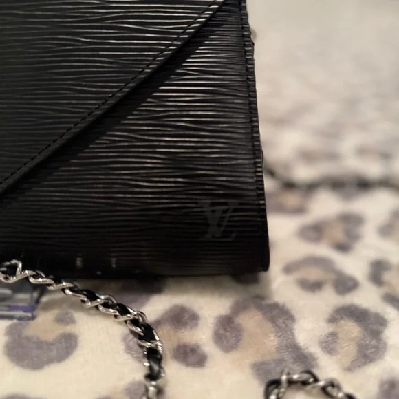 Louis Vuitton Black Epi Textured Leather Clutch - Picture 2 of 13